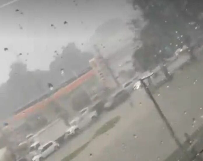 ¡Fuertes lluvias! onda tropical y vaguada provocan caos en el Gran Santo Domingo