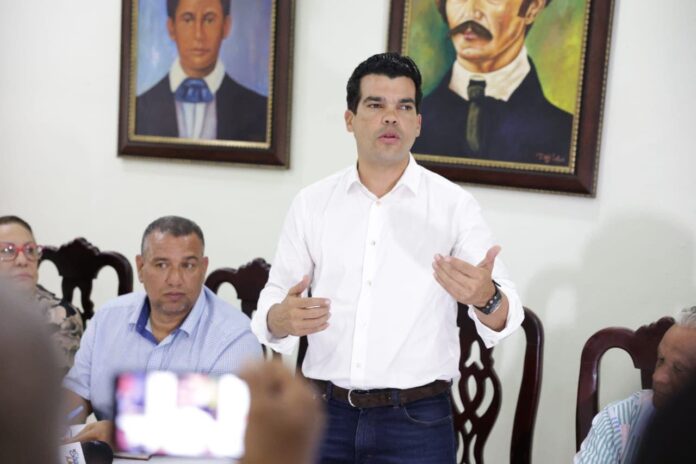 Wellington Arnaud crea comisión para supervisar construcción de alcantarilllado en Licey al Medio