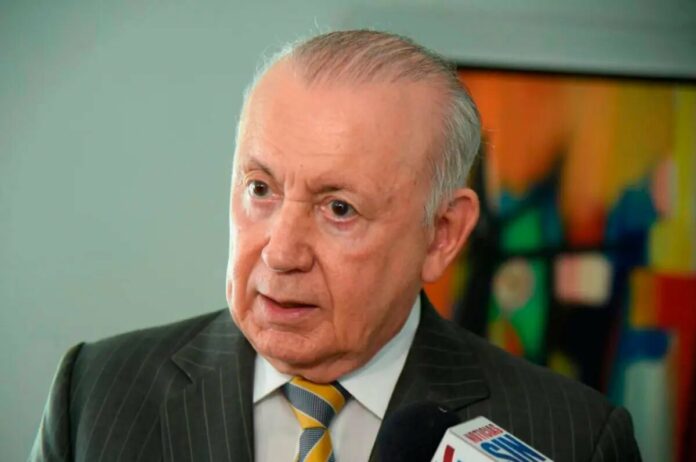 Alburquerque: “antes de hablar de una reforma constitución se debe de hablar de aprobar 70 leyes”