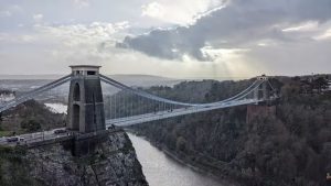Policía británica detuvo a un sospechoso tras el macabro hallazgo de dos maletas con restos humanos en Londres y Bristol