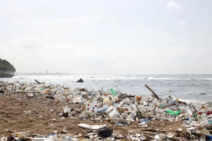 Mal manejo de desechos hospitalarios en RD: grave atentado a la salud que enferma afluentes