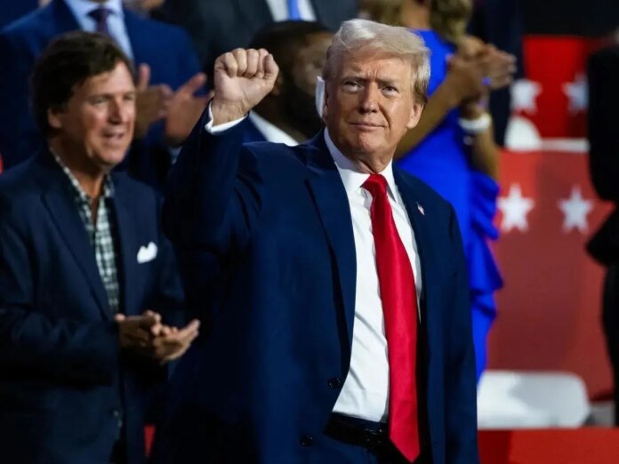 Trump reaparece con la oreja vendada ante los republicanos en Milwaukee