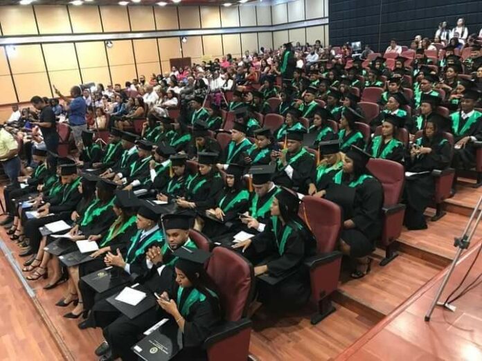 UTESA Dajabón gradúa 100 nuevos profesionales en diferentes áreas