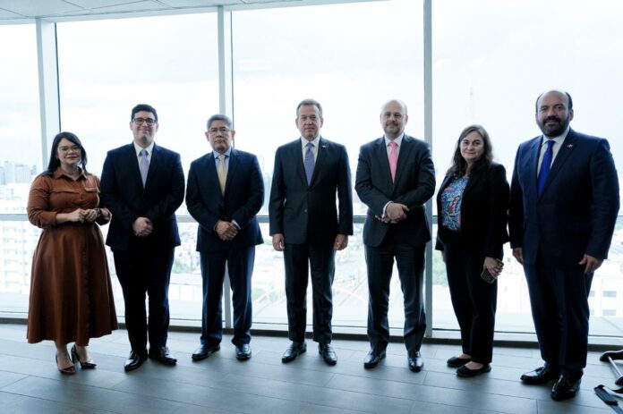 Ito Bisonó recibe a representantes del FMI para consultar el Artículo IV del 2024