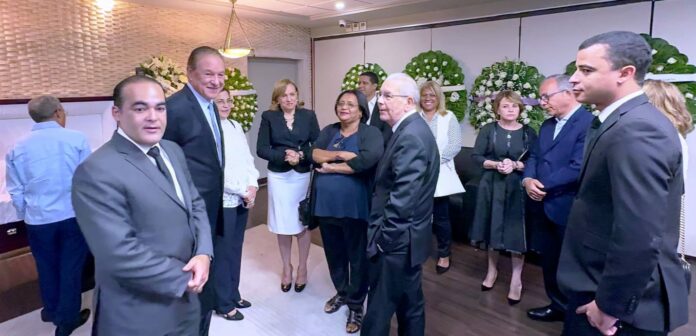 Danilo Medina acude a velatorio madre de Alejandro Montás