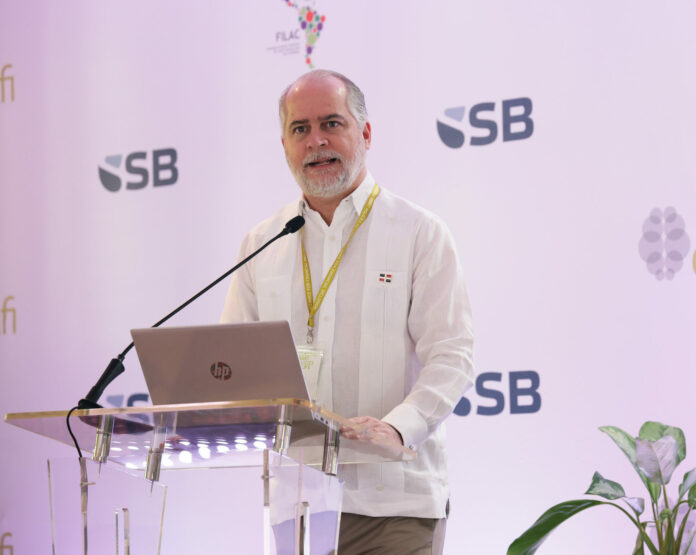 Superintendente de Bancos informa del fallecimiento del banquero José Molina Rodríguez