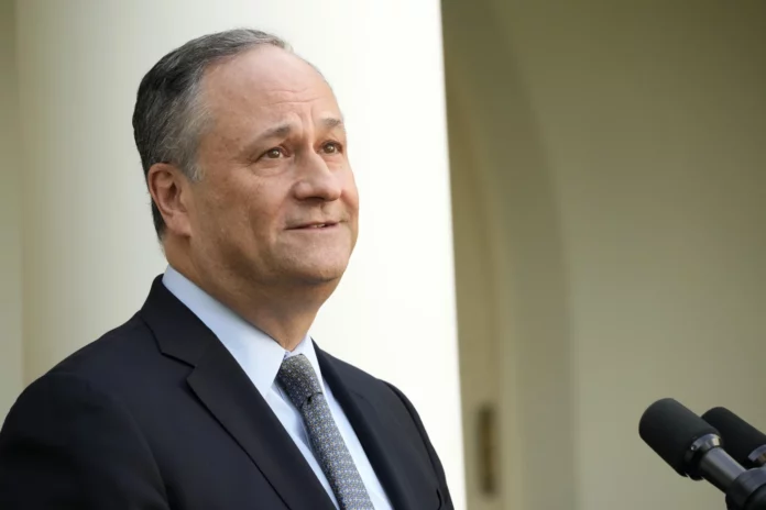 Doug Emhoff se convertiría en el primer caballero de EE.UU. si Kamala Harris gana la presidencia