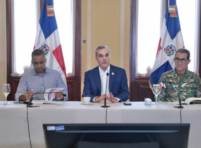 Abinader convoca reunión de emergencia para dar seguimiento a huracán Beryl