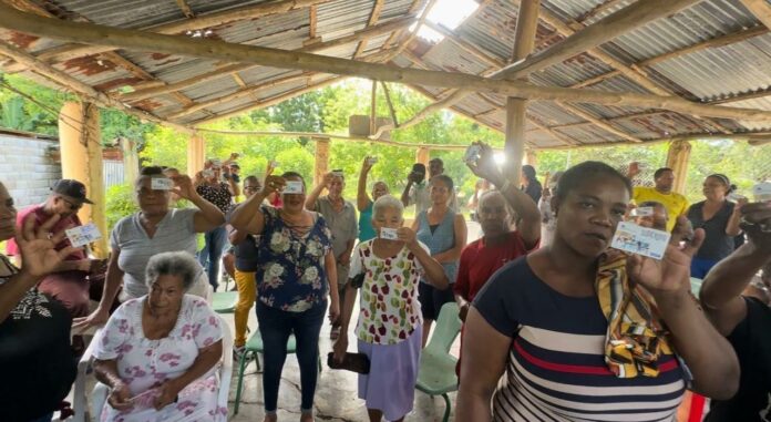 Beneficiarios de la tarjeta Supérate denuncian dificultades en Angelina, Cotuí