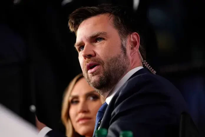 Campaña de Biden arremete contra J.D. Vance y asegura que se doblegará ante Trump