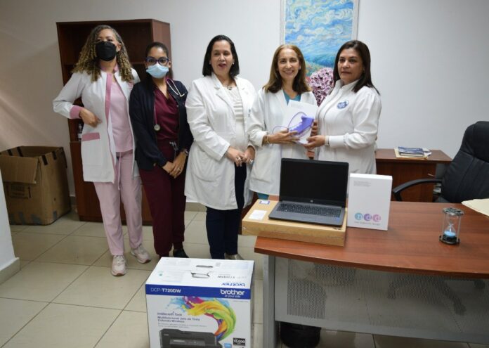 Círculo de Egresados del Robert Reid Cabral dona equipos para unidad pulmonar del hospital