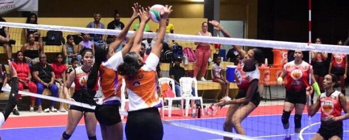 Club Calero gana en voleibol femenino