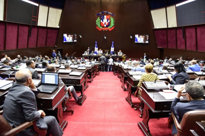 Diputados aprueban proyecto que declara a Juan Bosch y a Peña Gómez padres de la democracia dominicana