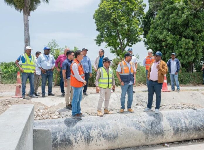 Director supervisa obras que ejecuta