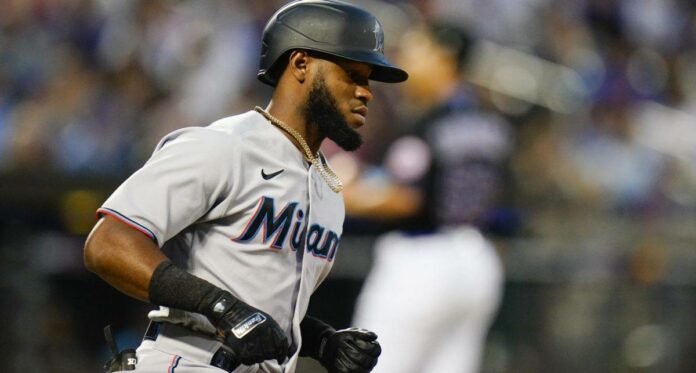 Dominicano Bryan De La Cruz enviado a los Piratas de Pittsburgh