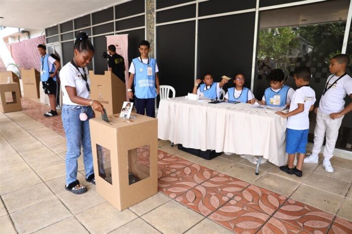 JCE celebra por segunda ocasión elecciones infantiles durante campamento de verano