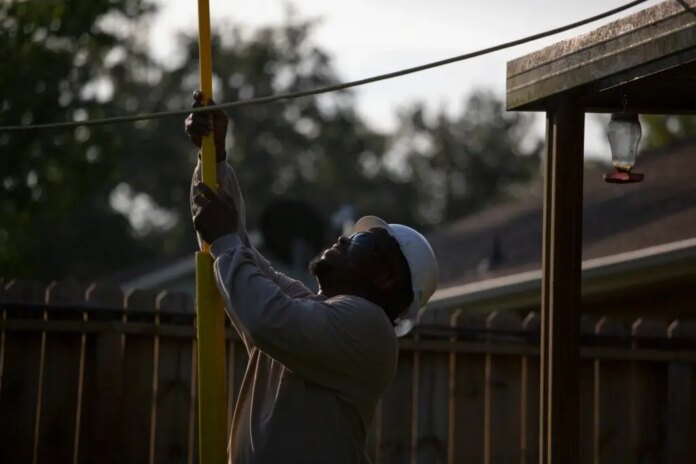 Más de un millón de personas aún sin electricidad en Houston, la cuarta ciudad de EE.UU.