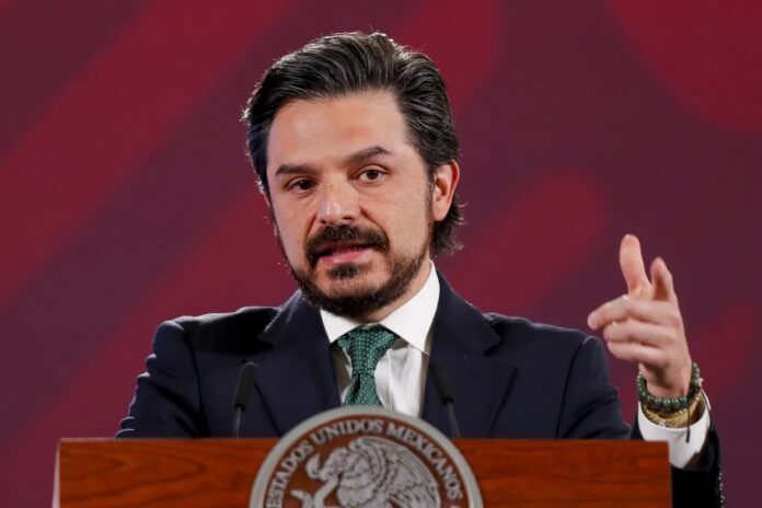 México firma convenio con Cuba para contratar a 2.700 médicos más