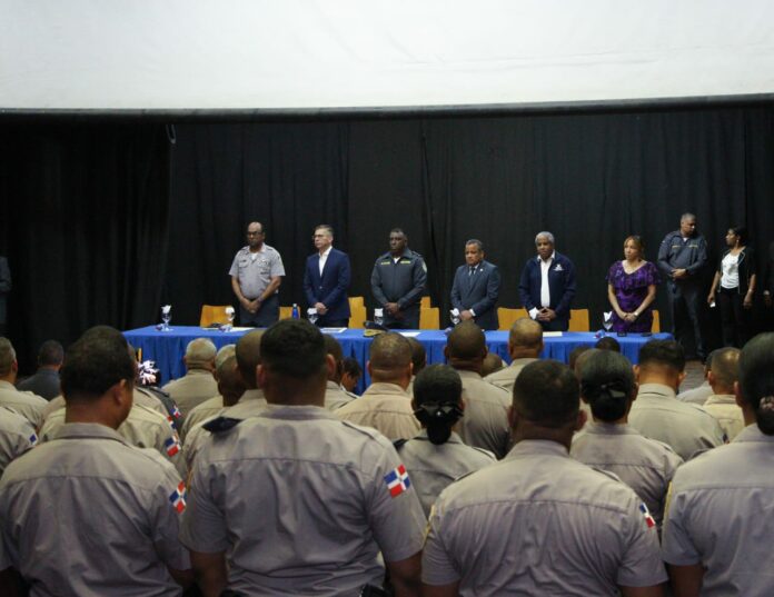 PN instruye a sus agentes dar apoyo a organizamos de socorro ante paso del huracán Beryl