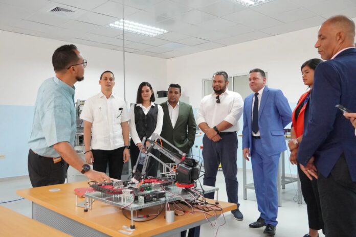 Proindustria visita el Instituto Politécnico Loyola en favor de la industria nacional