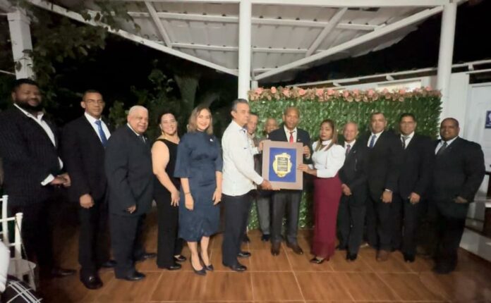 Rotario Cotuí reconoce labor social de miembros, renueva su directiva