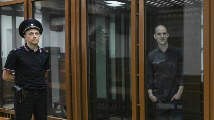 Rusia condena a 16 años al periodista estadounidense Evan Gershkovich por espionaje