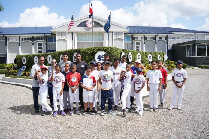 Yankees NY reciben entidades benéficas en Boca Chica