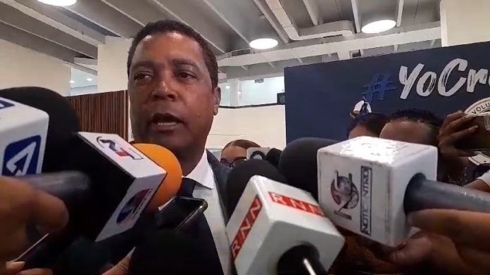 Víctor de D”Aza revela que PRM conforma comisión para buscar sustituto en alcaldía de La Vega