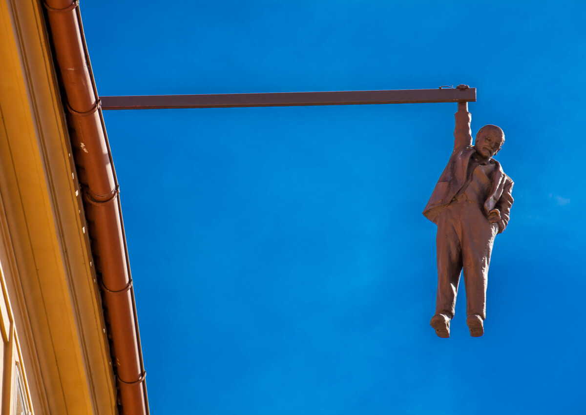 1724838732 716 Esculturas y estatuas surrealistas que desafian la realidad