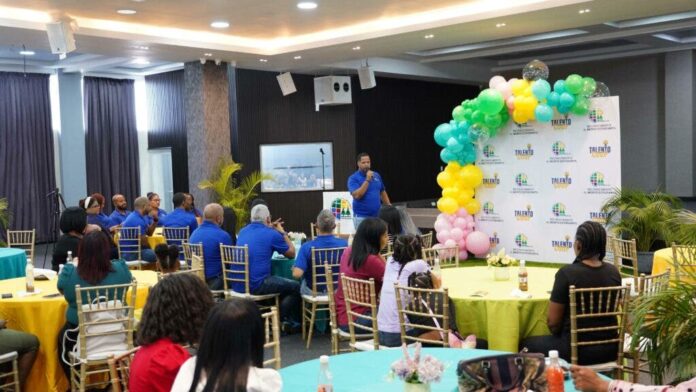 COOPZOAMERICA celebra feria “De Vuelta a Clases”