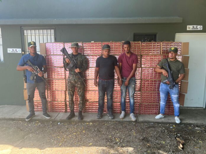 Detiene a dos hombres e incautan 450 mil unidades de cigarrillos en Valverde