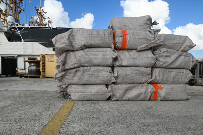 EE.UU. decomisa 626 kilos de cocaína y arresta tres personas en aguas del Caribe