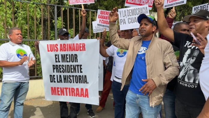 Falpo realiza protesta simultánea durante toma de posesión de Abinader reclamando cero impunidad para corruptos
