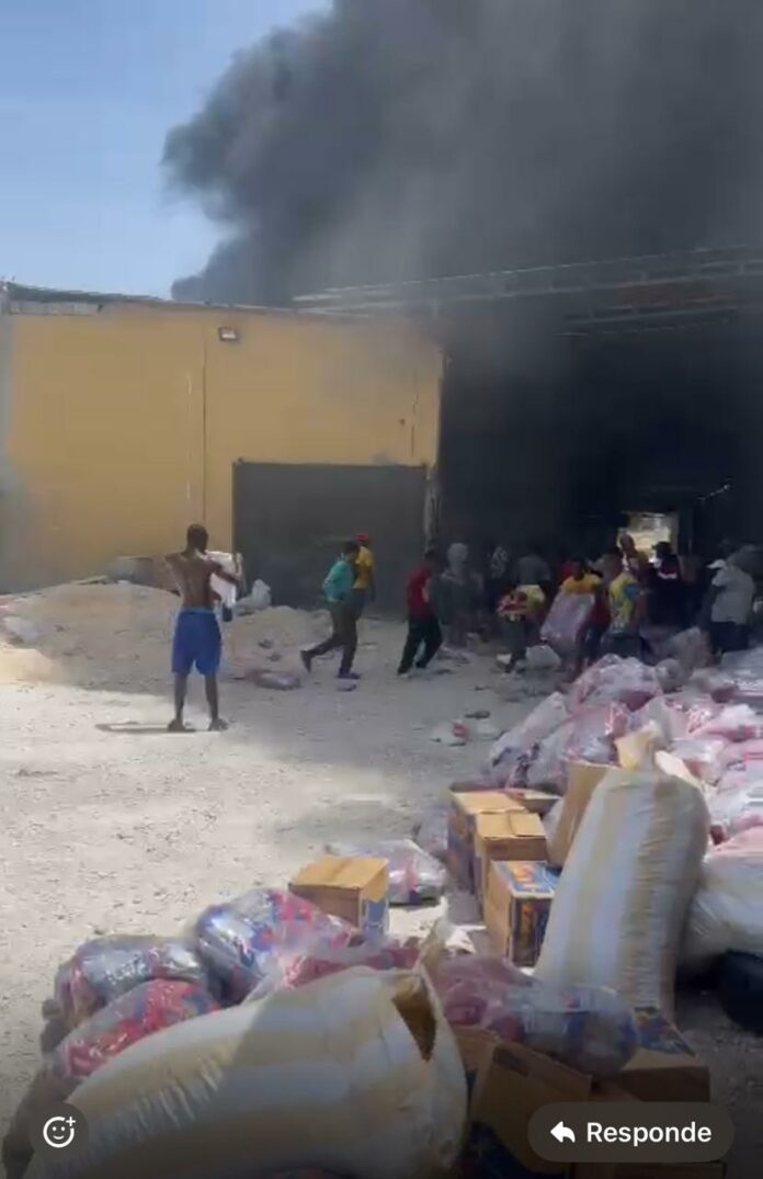 Incendio afectó almacén en mercado binacional de Jimaní