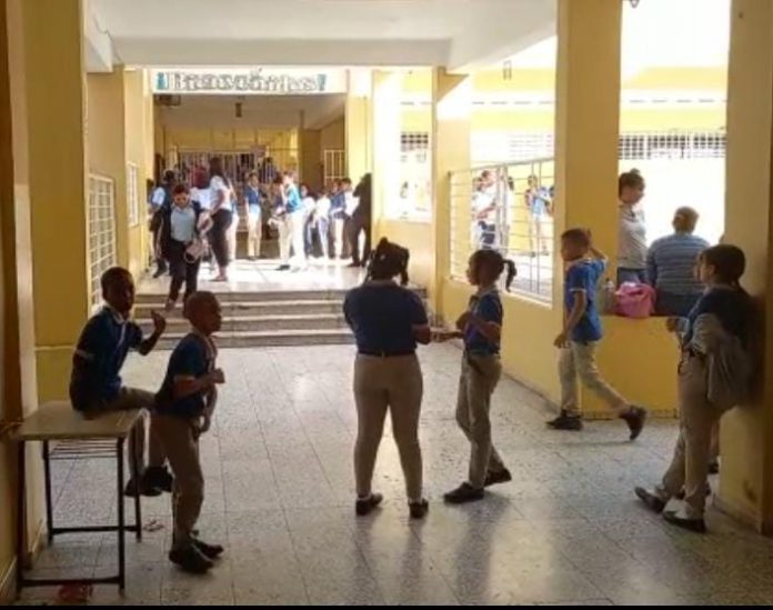Con asistencia mediana inicia el regreso a clases en algunas escuelas del país