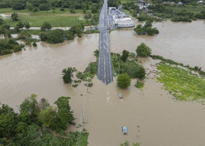 Más de 100 mil siguen sin electricidad Puerto Rico tras paso Ernesto