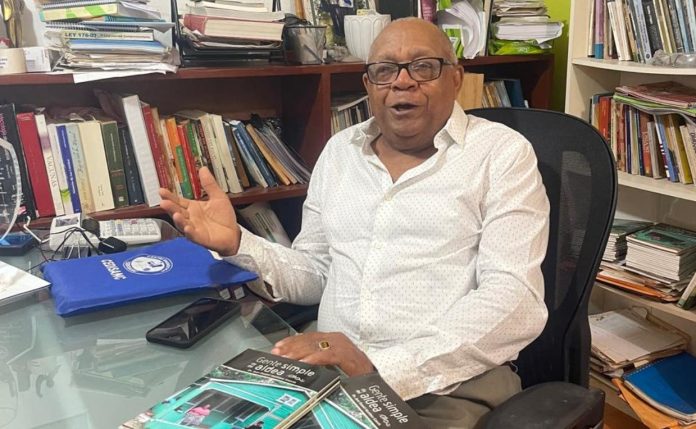 Profesor de la UASD denuncia reducción salarial del 30 %