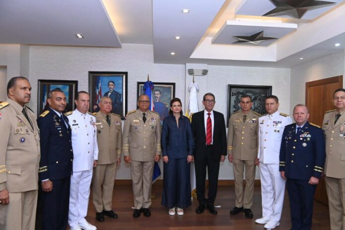 Raquel Peña toma juramento a ministro de Defensa, Fernández Onofre