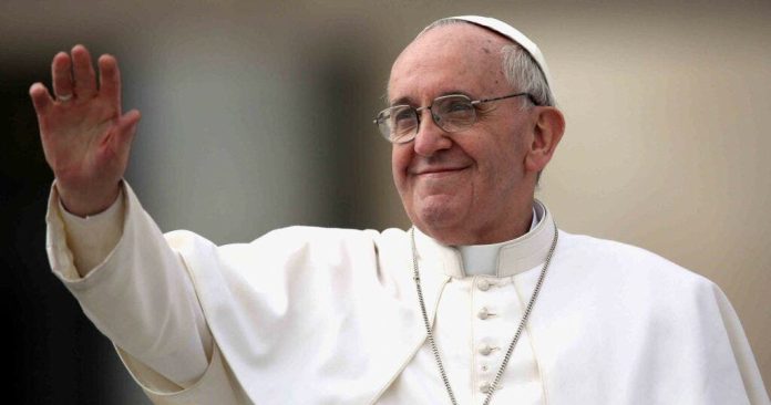 El papa: «La Iglesia es prudente sobre los exorcismos, al contrario del cine» 