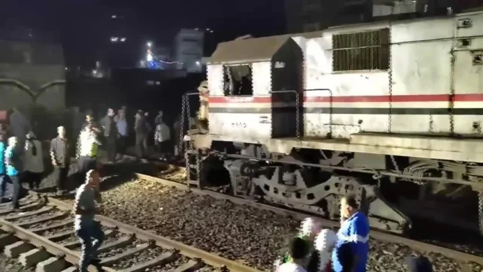 Colisión de dos trenes en El Cairo deja 5 muertos Colisión de dos trenes en El Cairo deja 5 muertos y 30 heridos