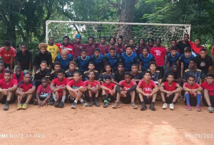 Dan apertura liga fútbol Miderec en Parque del Este