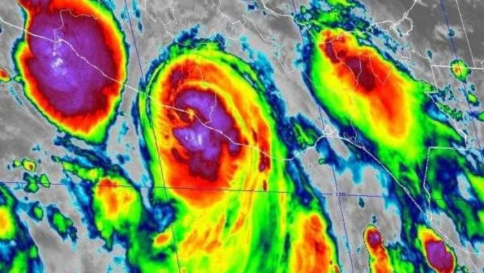 El ciclón John se degrada a tormenta tropical pero sigue su avance sobre el sur de México
