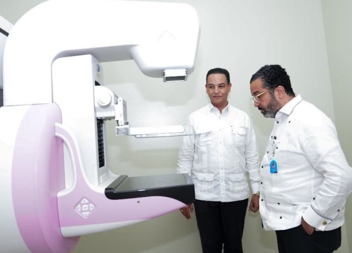 Energía y Minas entrega mamógrafo alta tecnología