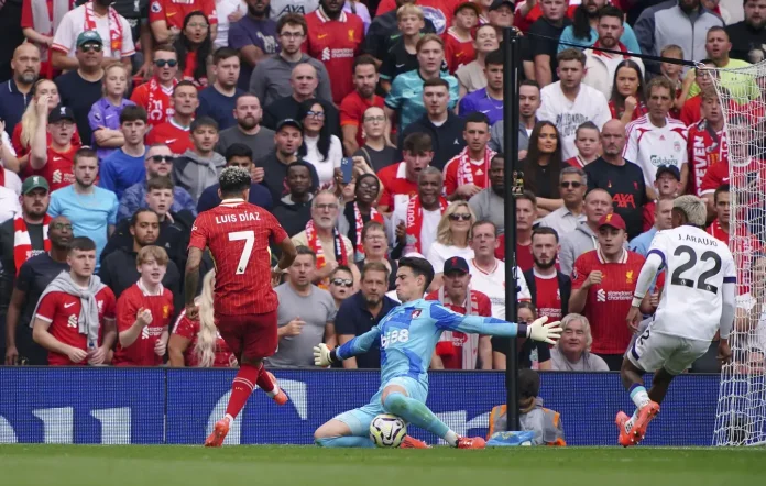 Luis Díaz marca dos goles y el Liverpool lidera la Premier League