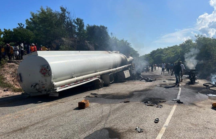 Suman 26 los muertos por la explosión de un camión cisterna en Haití