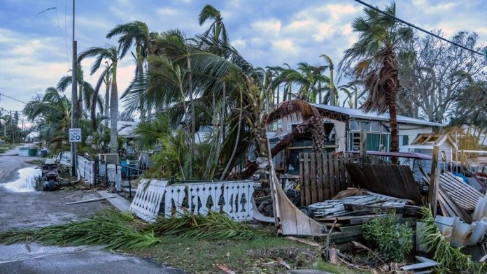 Suman 10 los muertos por los tornados y el huracán Milton en Florida