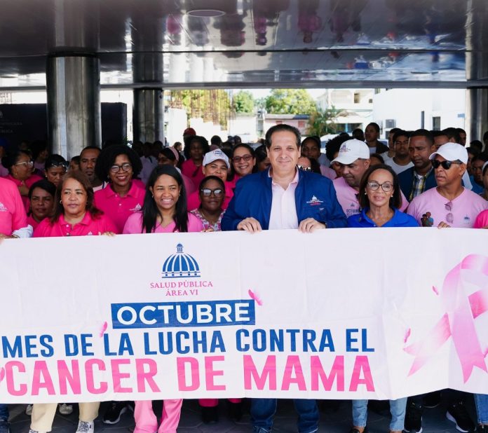 Ministro de Salud encabeza caminata para concientizar sobre el cáncer de mama