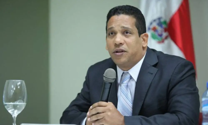 Lee aquí la carta de renuncia de Carlos Pimentel