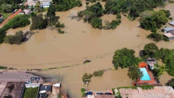Al menos 70 familias afectadas dejan temporal con tormenta eléctrica en Paraguay