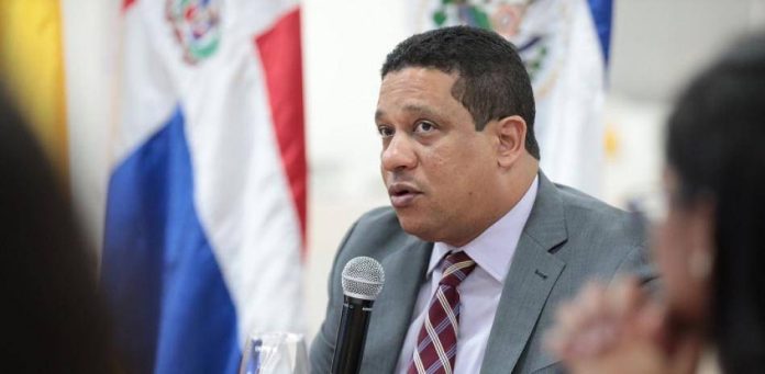 Carlos Pimentel renuncia como director de Alianzas Público-Privadas